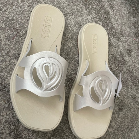 Women's Cream Slide Sandals - Picture 5 of 13